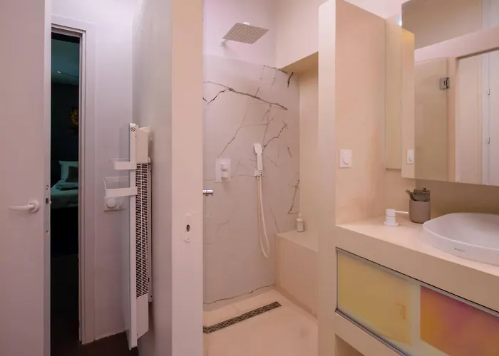 Luxury Flat 2 Bdr Design Heart Of Marais Apartment Paris